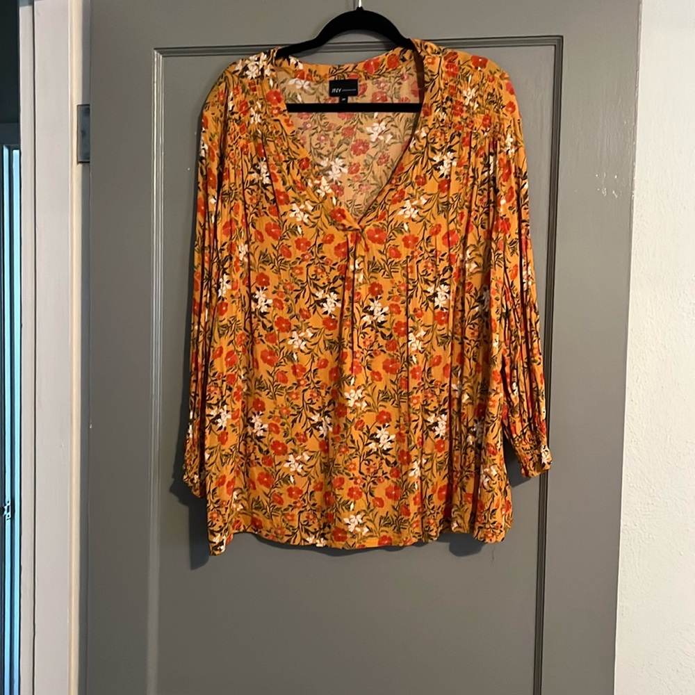 Fun floral v-neck 3x shirt